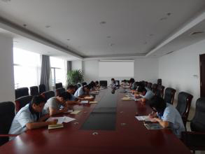 中科投資公司人力資源部組織全體員工開展月度總結(jié)和績效考核工作